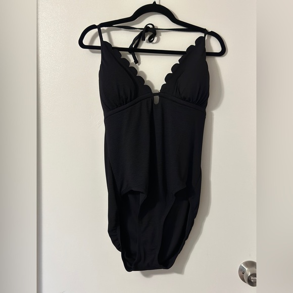 TIME & TRU Black Scallop Halter waffle knit keyhole One-Piece Swimsuit XL(16-18) - Picture 4 of 6